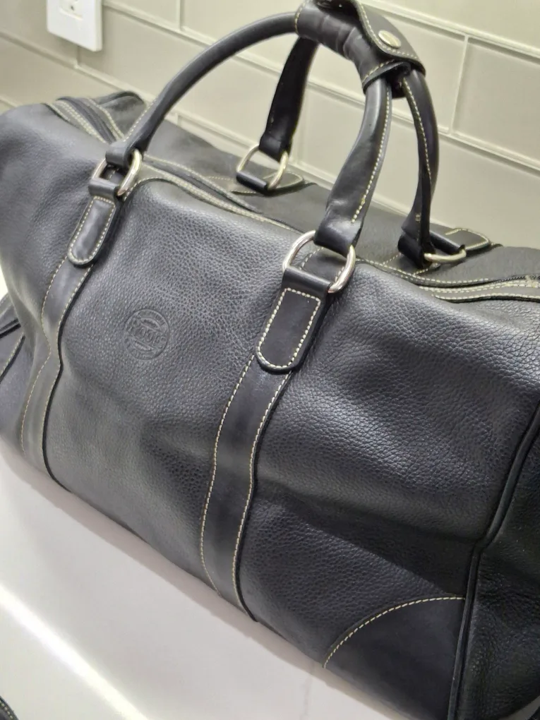 Roots Black Leather Duffle Bag image indicator(6)