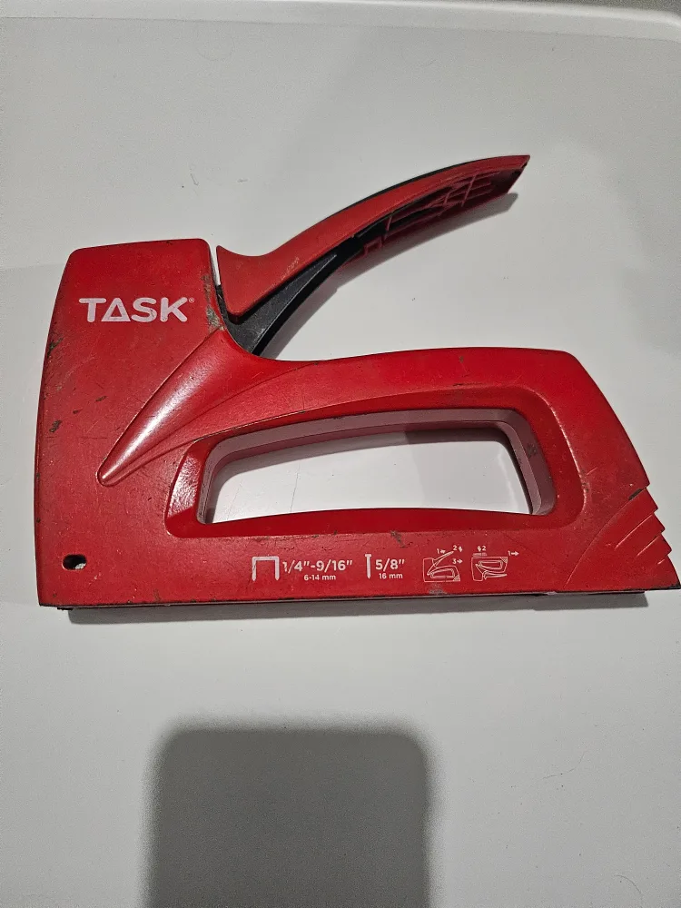 TASK Staple Gun 🇨🇦 thumbnail