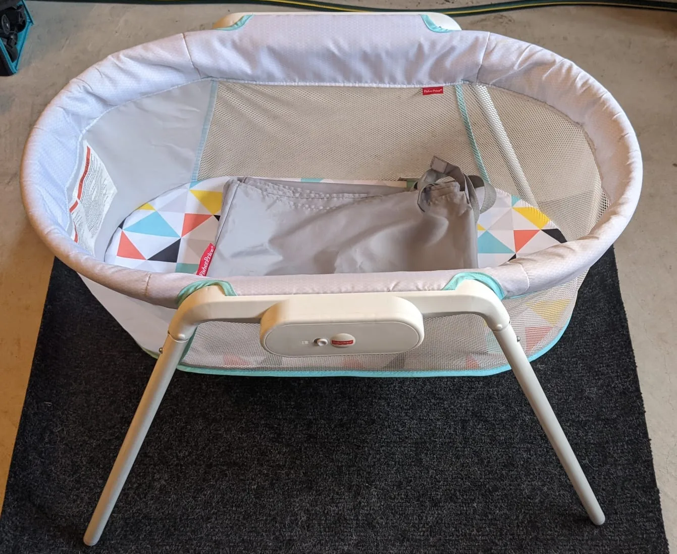 Fisher-Price Soothing Motions Bassinet thumbnail