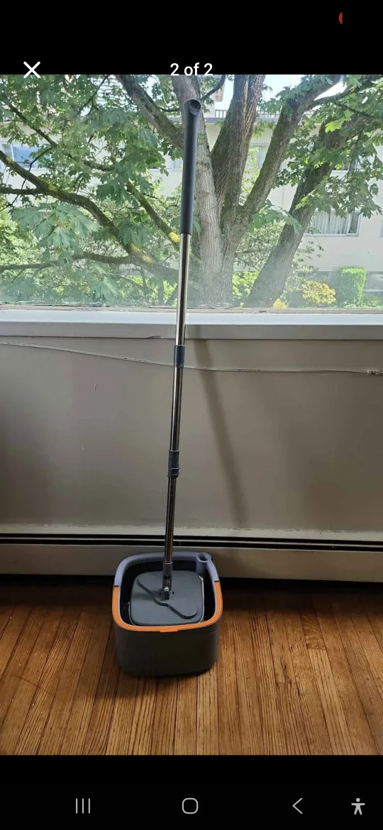 Flat Floor Mop with Bucket to separate dirty water from clean thumbnail