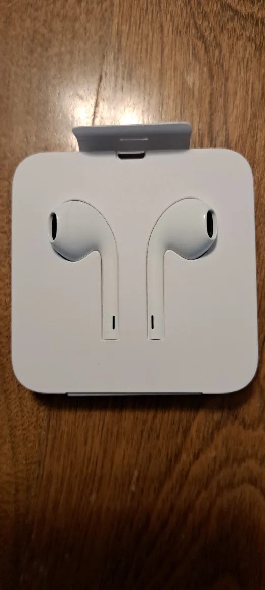 Apple EarPods with Lightning Connector - New thumbnail