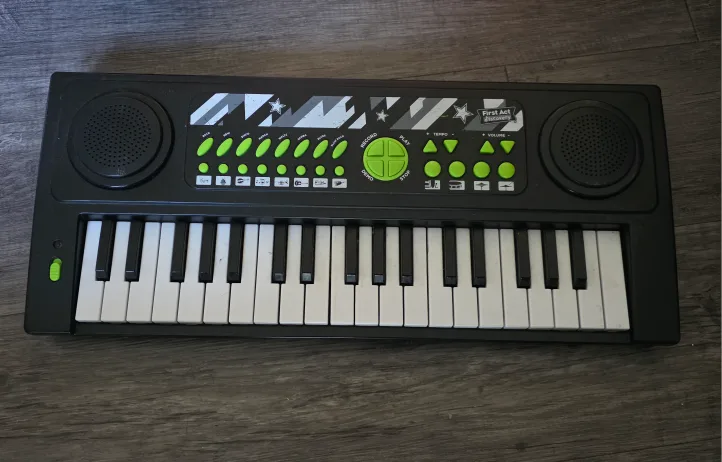 First Act Discovery Keyboard thumbnail