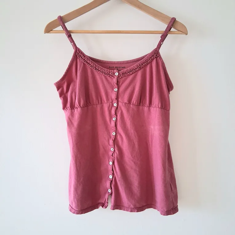 Shell Button Top, Sz M-S, Best Offer💰or Trade for Plant Cutting🌷 thumbnail