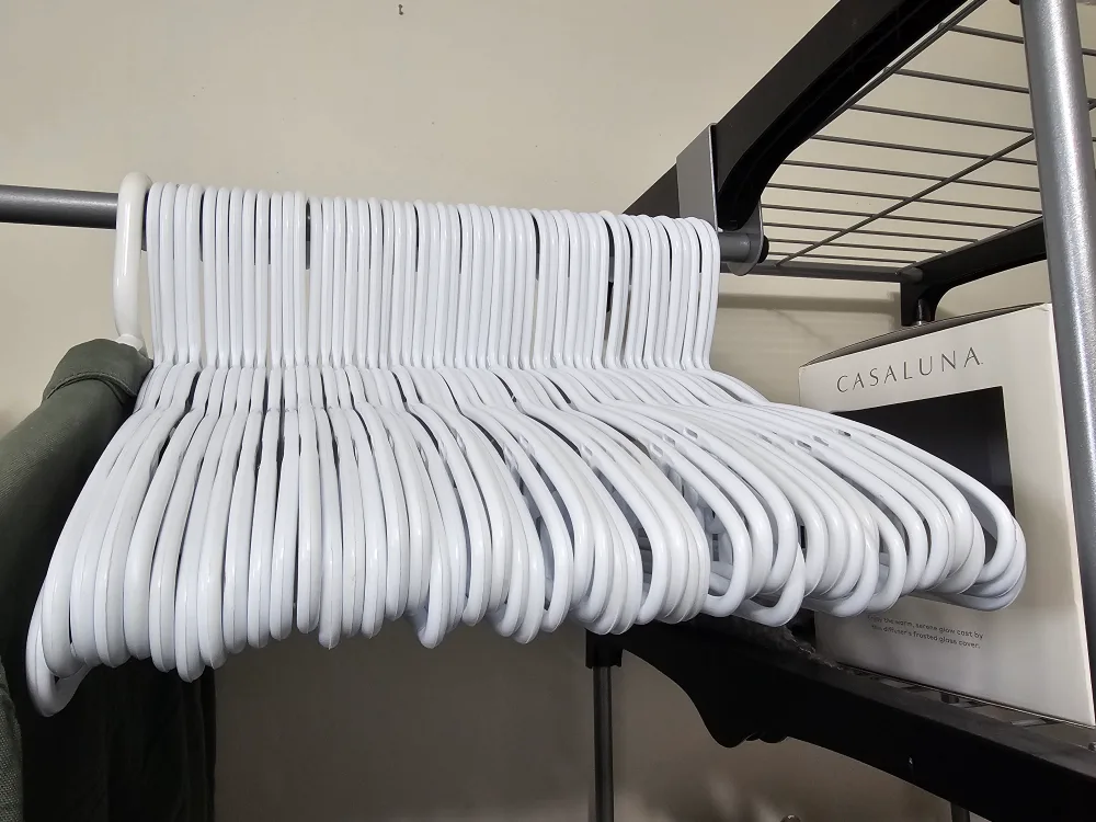 Ultra Slim Plastic Adult Hangers, Set of 50 🇨🇦 thumbnail
