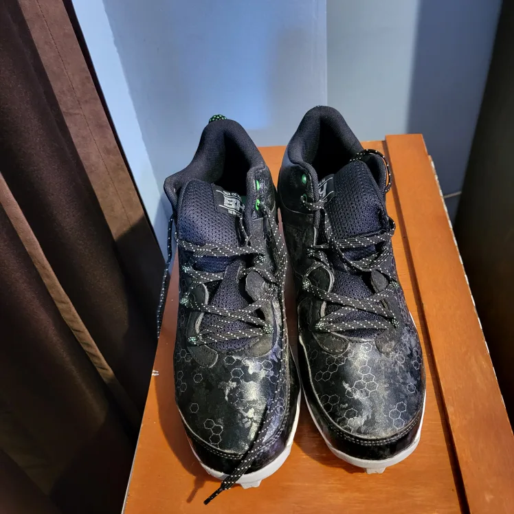 Under Armour Area 8 Baseball Cleats - Size 10 thumbnail