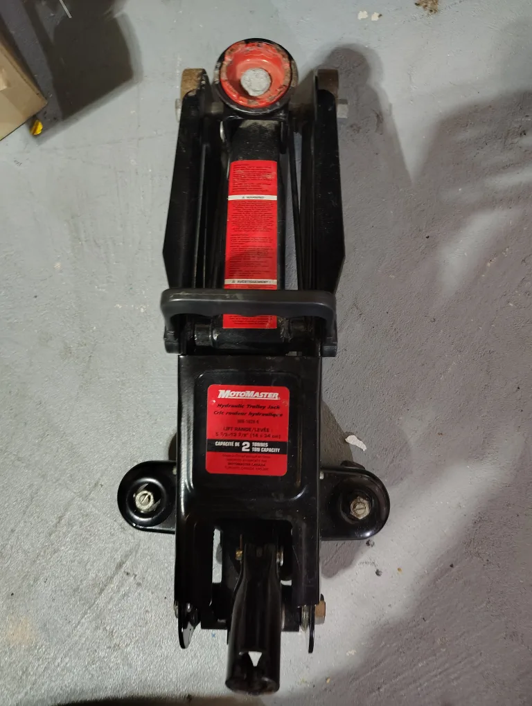 MotoMaster 2-Ton Hydraulic Trolley Jack