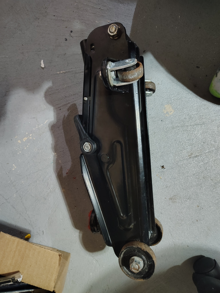 MotoMaster 2-Ton Hydraulic Trolley Jack - photo 3