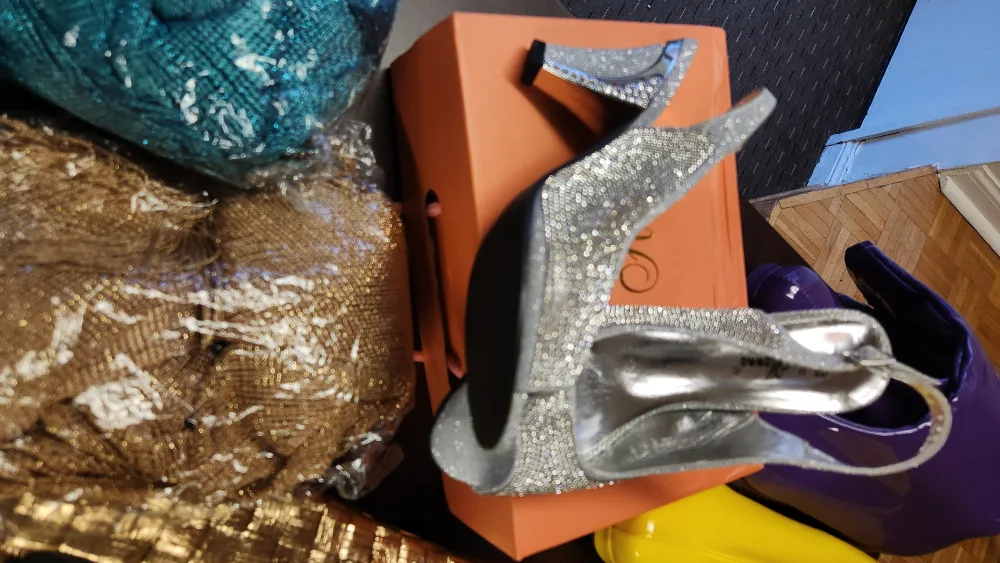 Bella Hanna Silver Slingback Heels - Size 8 image indicator(4)