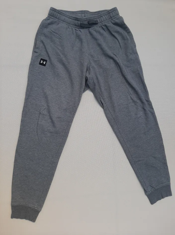 Under Armour Grey Sweatpants - Size M thumbnail