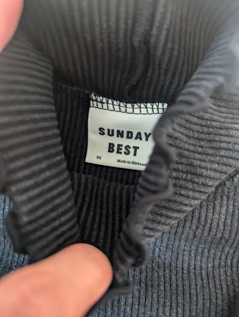 Take all $10 - 4 pcs Aritzia tops! image indicator(4)