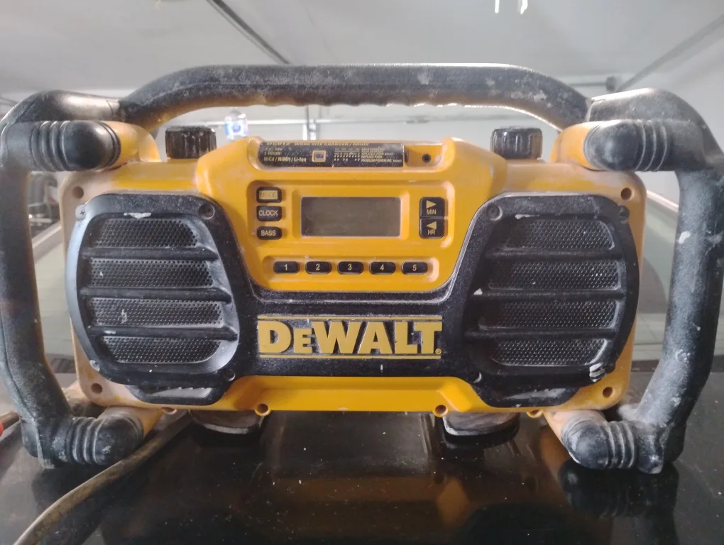 DeWalt DC012 Worksite Charger/Radio thumbnail