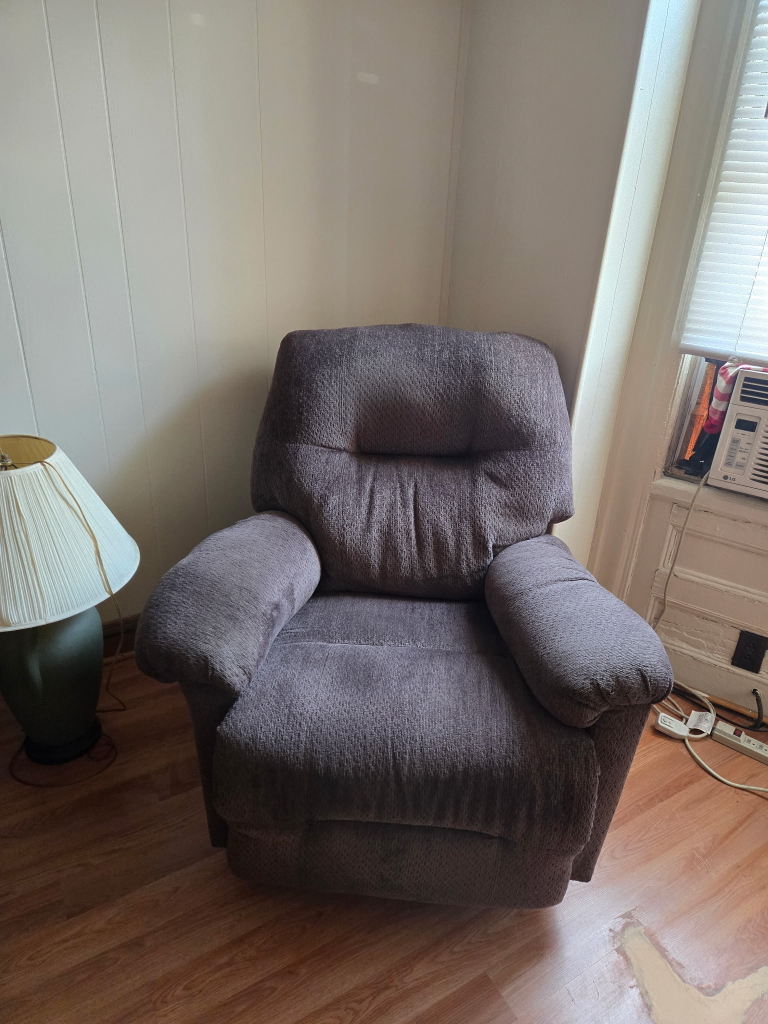 Comfortable Brown Recliner Chair - photo 2