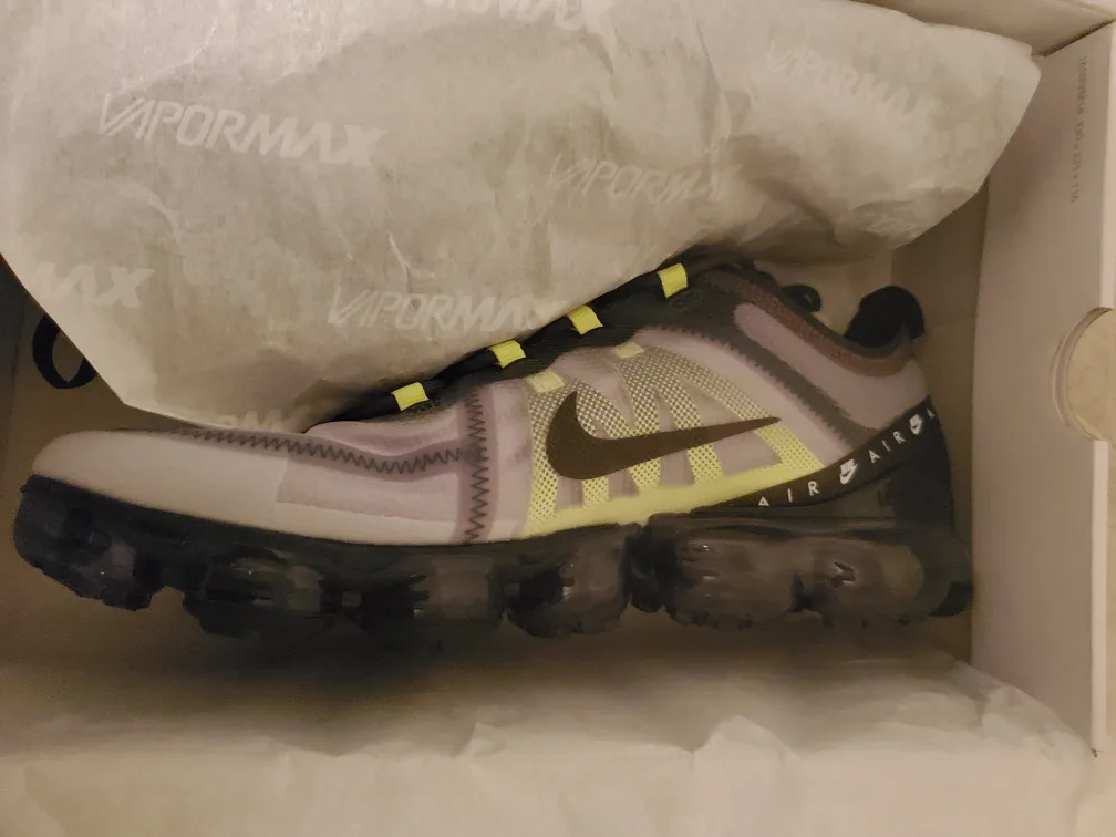 Nike Air VaporMax 2019 LX, Size 10.5 image indicator(3)