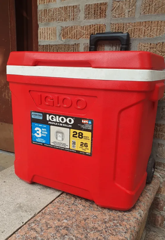 Igloo Profile II 28 Roller Cooler thumbnail