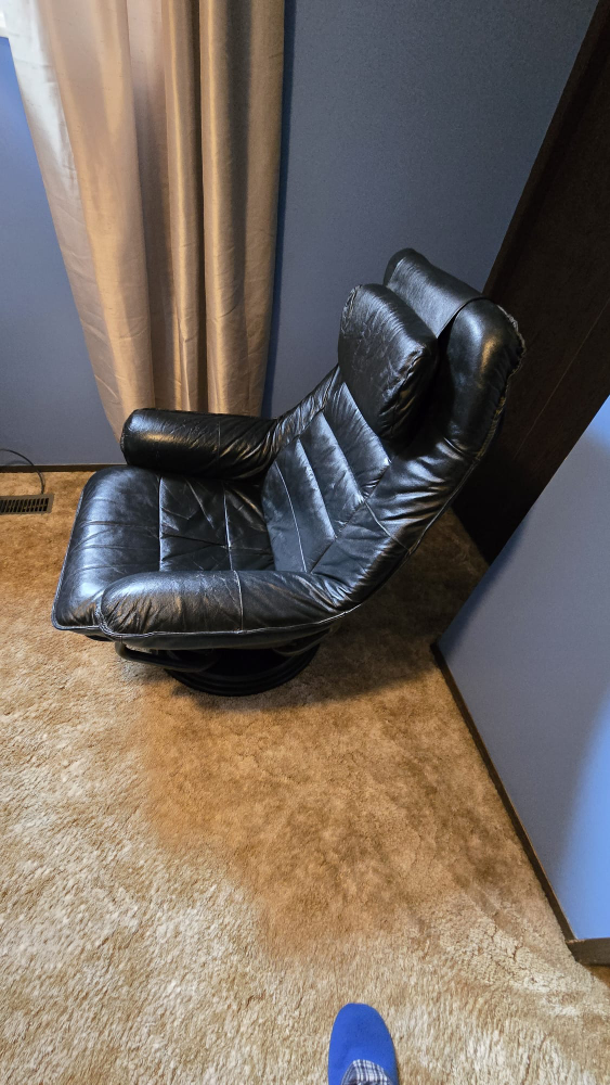 Leather swivel arm chair (large metal base) - photo 2