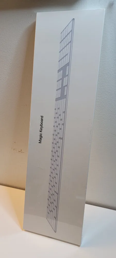 New Apple Magic Keyboard with Numeric Keypad - Silver thumbnail