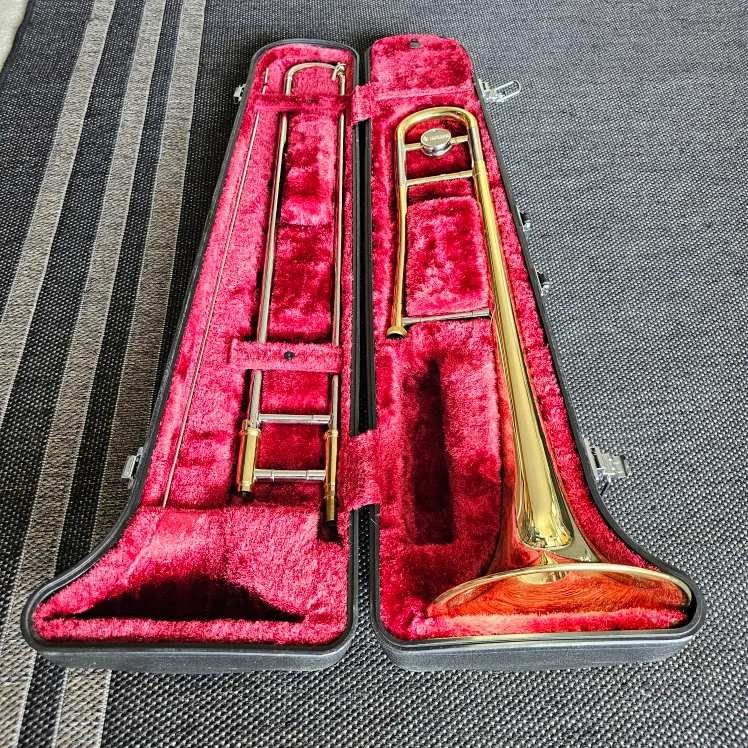 Yamaha YSL-354 Trombone with Case image indicator(2)