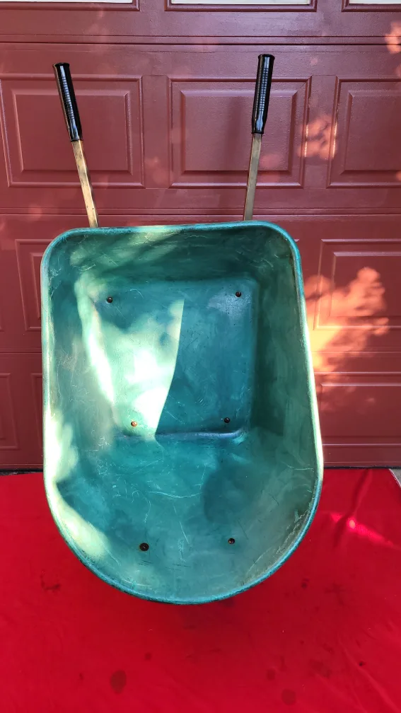 Big 4-wheel Heavy-Duty Wheelbarrow thumbnail
