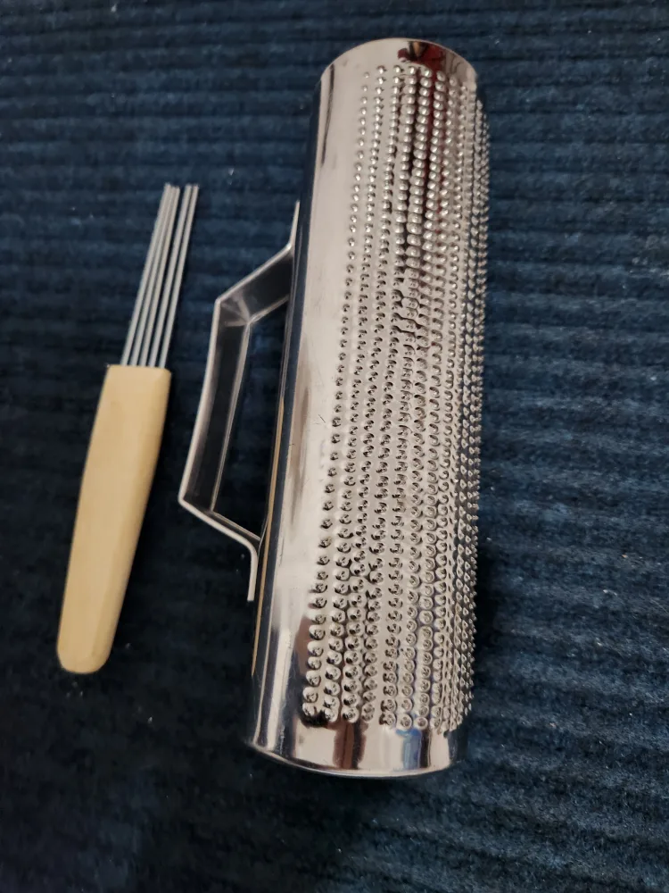 Metal Guira with Scraper thumbnail