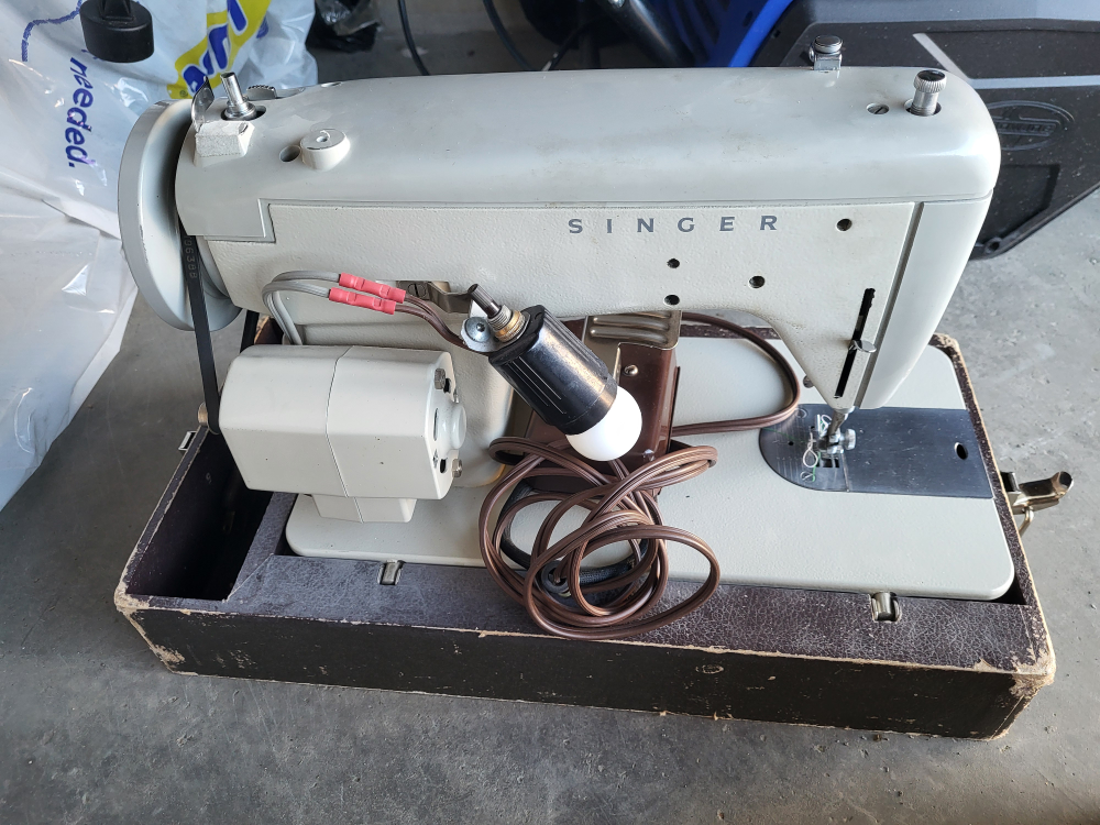 Sewing Machines - photo 2