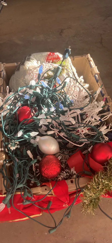 Christmas Decorations - Lights & Ornaments thumbnail