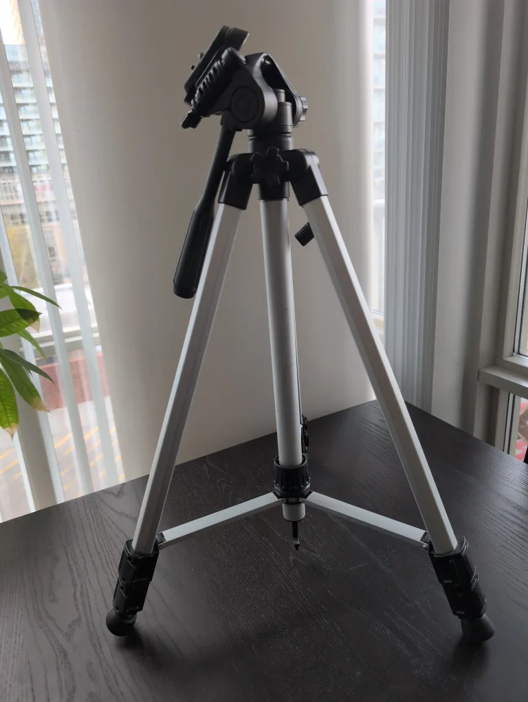 Camera Tripod 🇨🇦 thumbnail