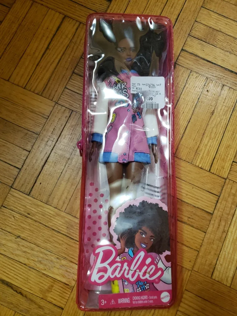 Barbie Doll - New in Package 🇨🇦 thumbnail