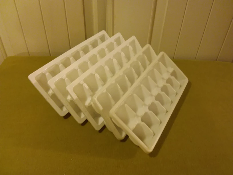 🍹🍸🥤 ➡️ White Ice Cube Trays 🚨 Set of (5) 🍹🍸🥤