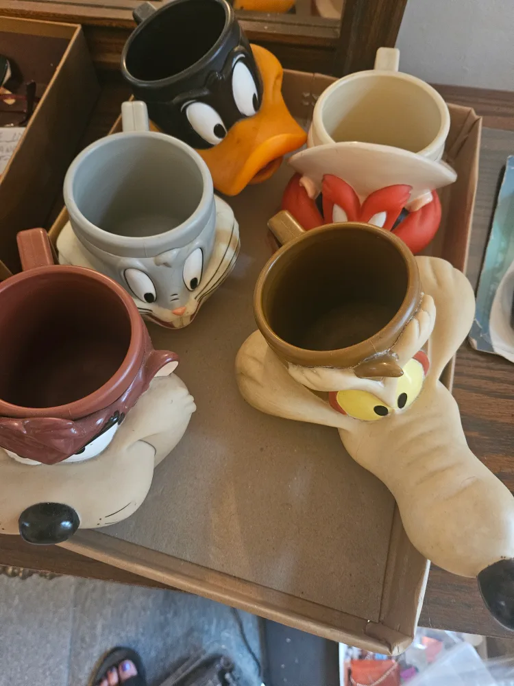 Vintage Looney Tunes Character Mugs thumbnail