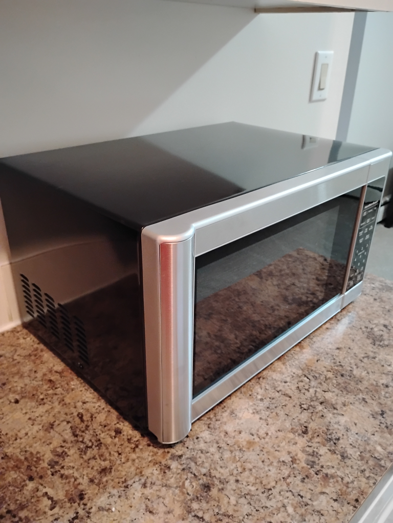 Hamilton Beach Microwave Oven - photo 2