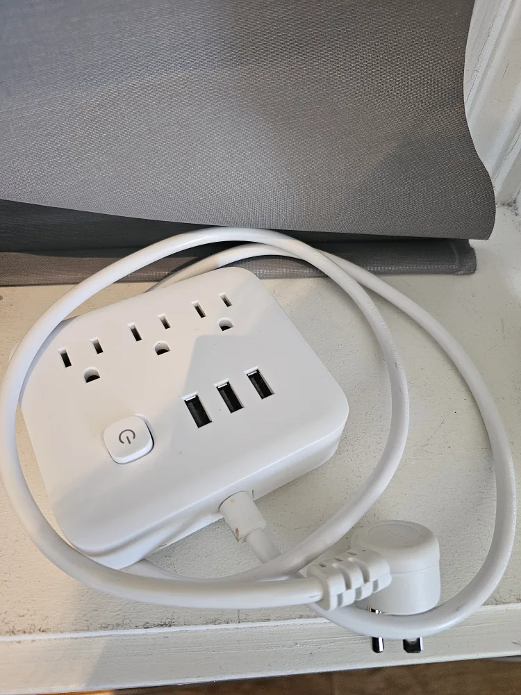 White Power Bar with USB Ports thumbnail