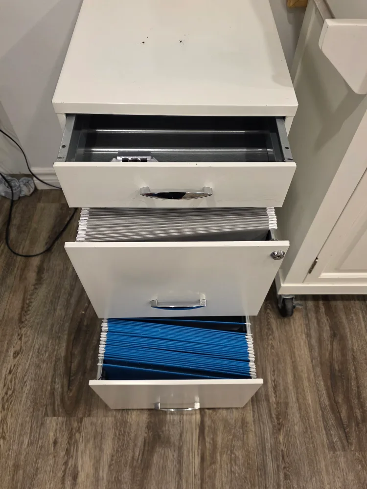 White Metal Filing Cabinet - 3 Drawers thumbnail