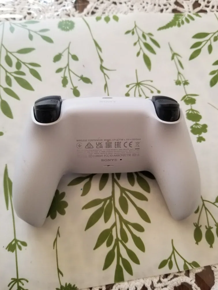 PS5 Slim Digital Edition Console Bundle image indicator(10)