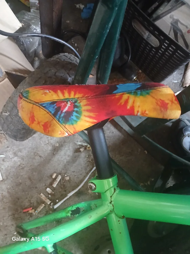 GT BMX Bike Seat - Tie Dye image indicator(2)