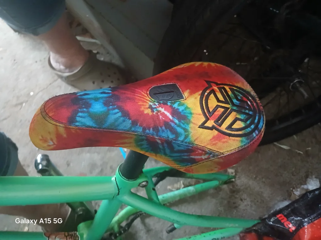 GT BMX Bike Seat - Tie Dye image indicator(3)