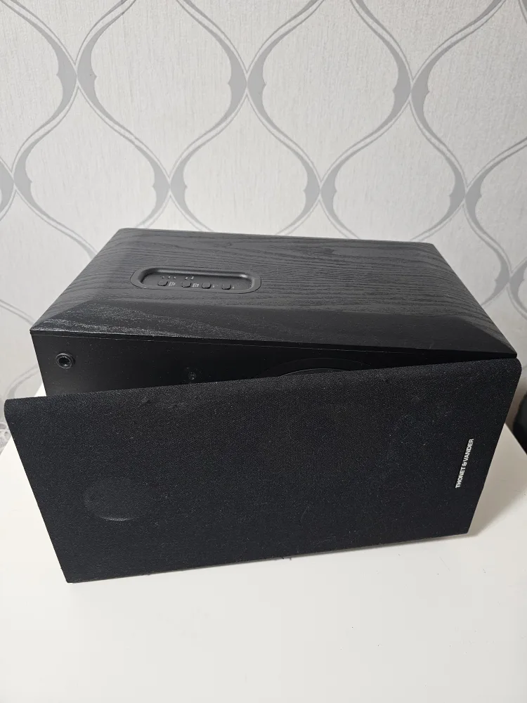 Thonet & Vander Musik Bluetooth Speakers - Black image indicator(4)