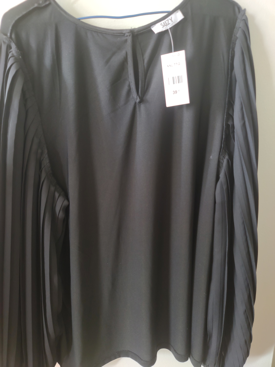Suzy Shier Black Pleated Sleeve Blouse - XXL