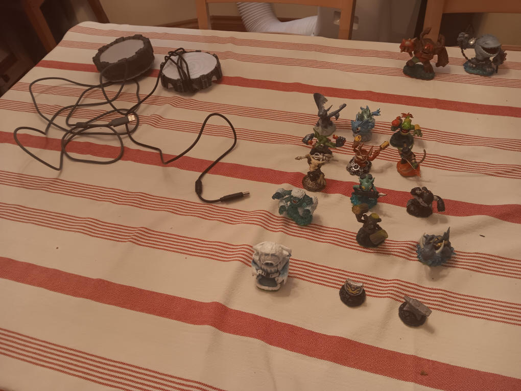 Skylanders Figures Lot