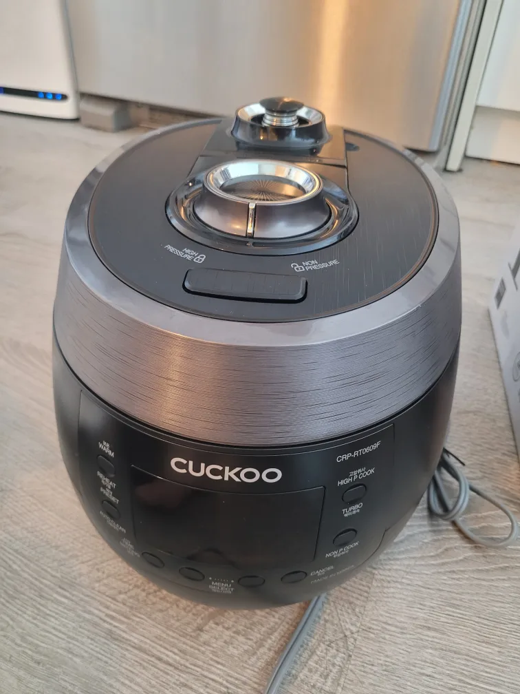 Cuckoo CRP-RT0609F Electric Rice Cooker, 쿠쿠이중압력밥솥 thumbnail