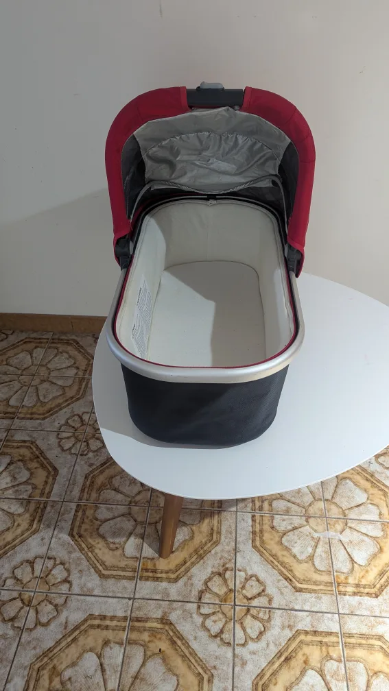 Infant bassinet - Red & Black image indicator(2)