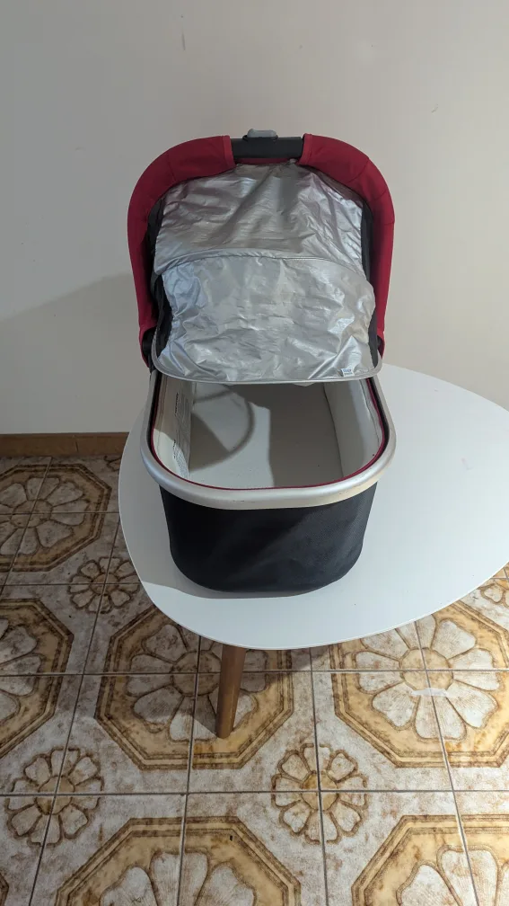 Infant bassinet - Red & Black image indicator(3)