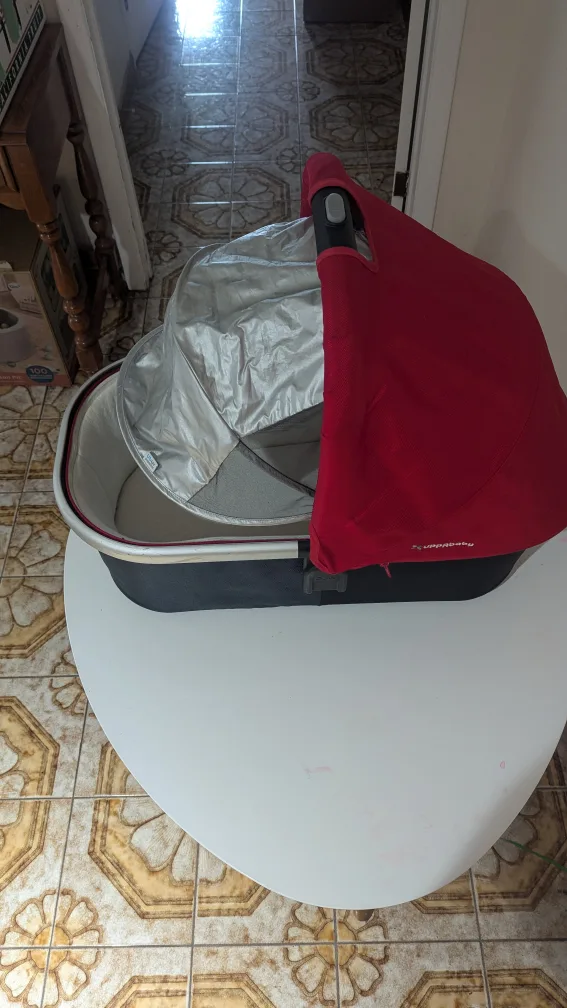 Infant bassinet - Red & Black image indicator(4)