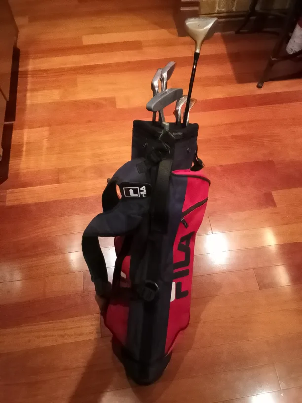 Junior Fila Golf Bag with Wilson Clubs image indicator(5)