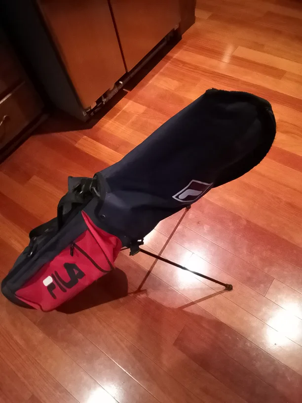 Junior Fila Golf Bag with Wilson Clubs image indicator(6)