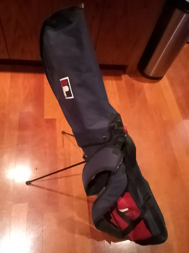 Junior Fila Golf Bag with Wilson Clubs image indicator(8)