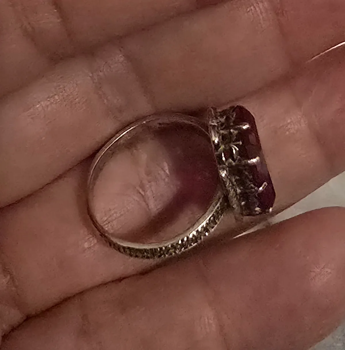 🇨🇦Vintage Ruby Red Stone Ring image indicator(4)