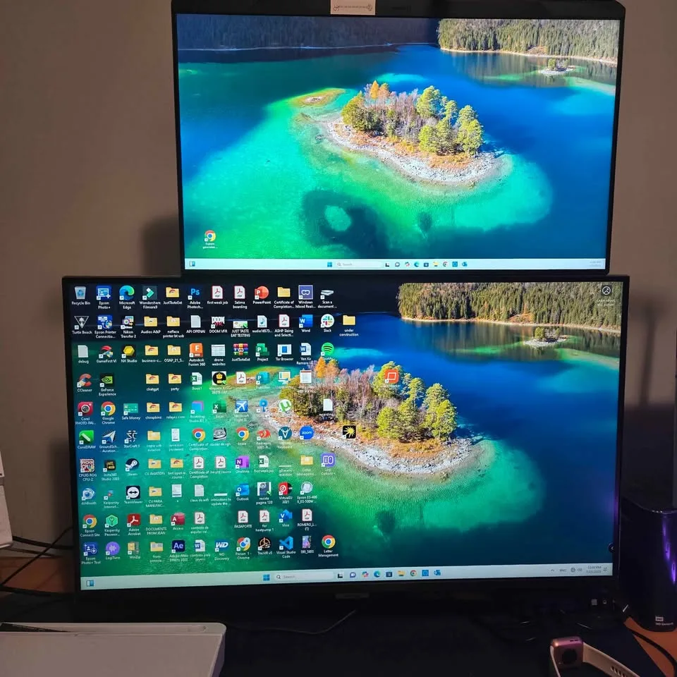 Samsung 32" Smart Monitor & Odyssey G3 Monitor thumbnail