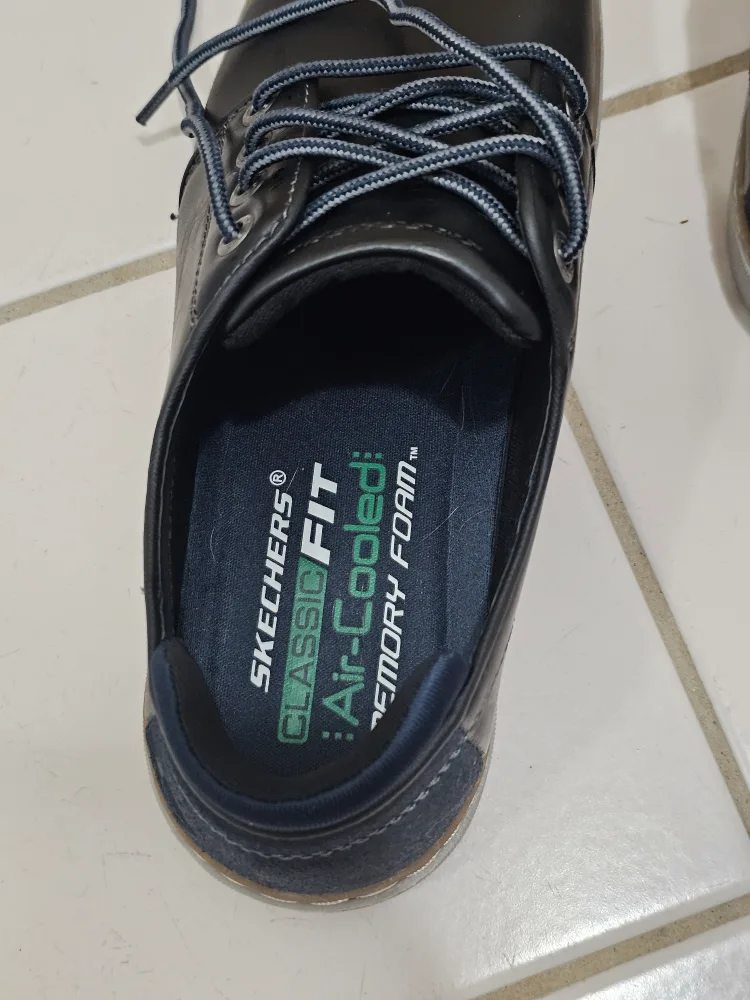 Men Size 8.5 Skechers Classic Fit Air-Cooled Memory Foam Shoes image indicator(5)