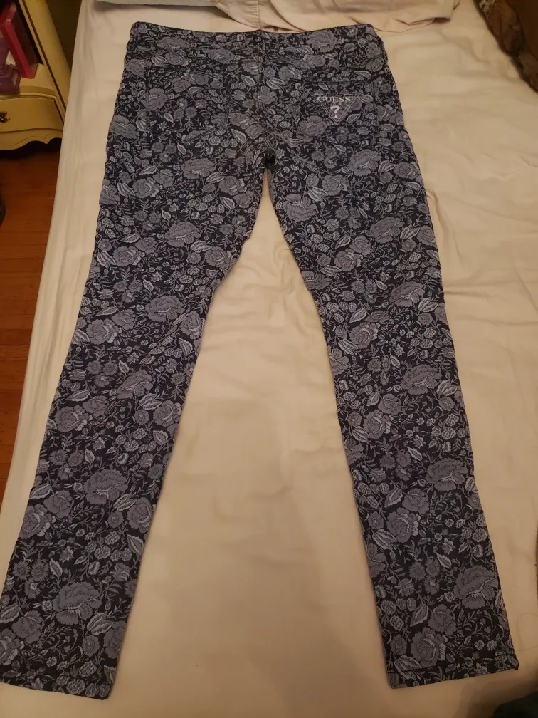 Guess Emma Fit Medium Rise Jegging - Size 30 image indicator(2)