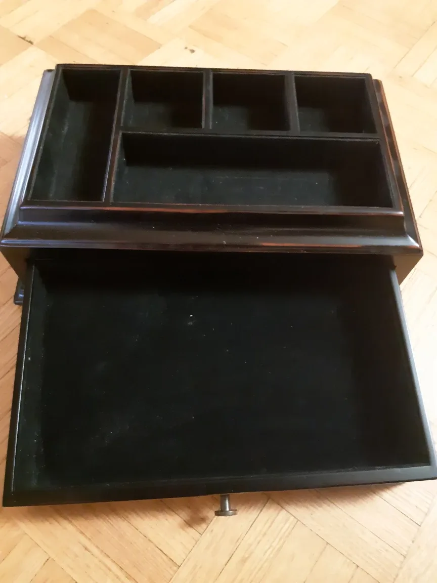 Bombay Co. Mahogany Valet Jewelry Box with Drawer 🇨🇦 image indicator(7)